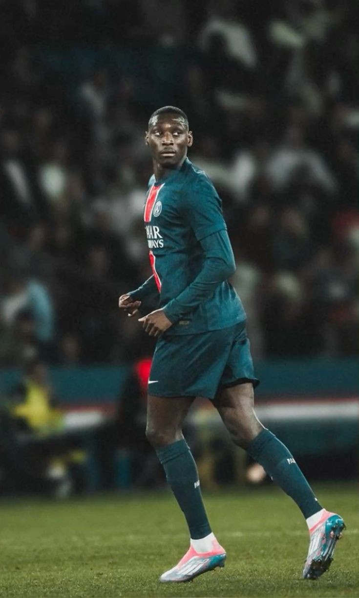 wallpaper Randal Kolo Muani