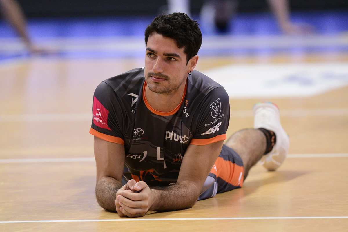 یاسین لوئاتی بازیکن تیم ملی والیبال فرانسه یاسین لوئاتی بازیکن تیم ملی والیبال فرانسه