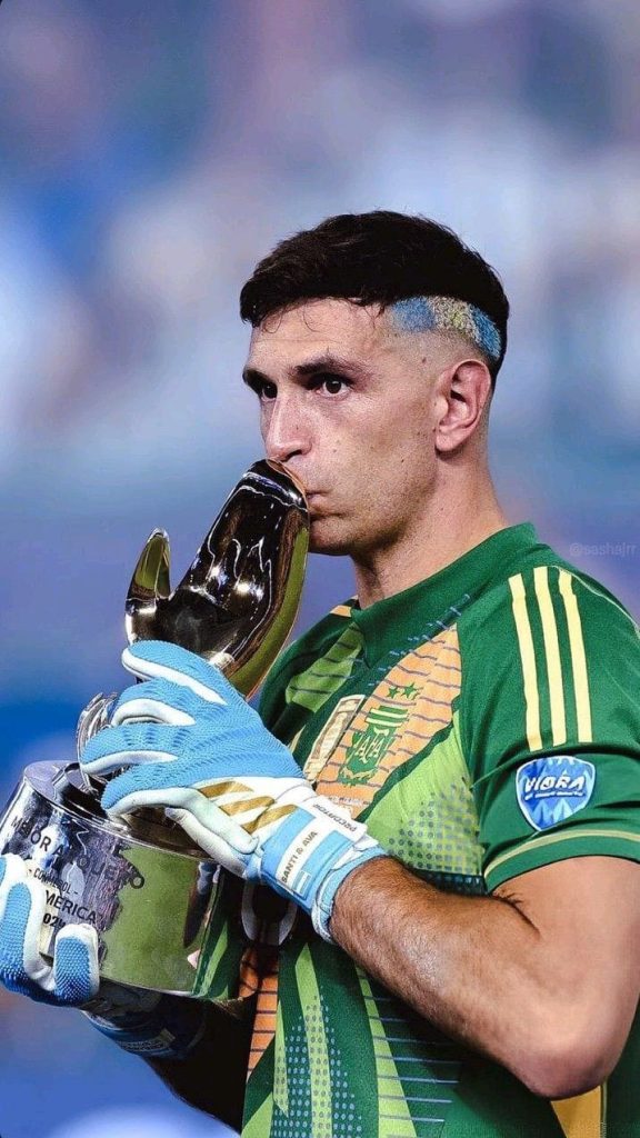 عکس امیلیانو مارتینز در آرژانتین