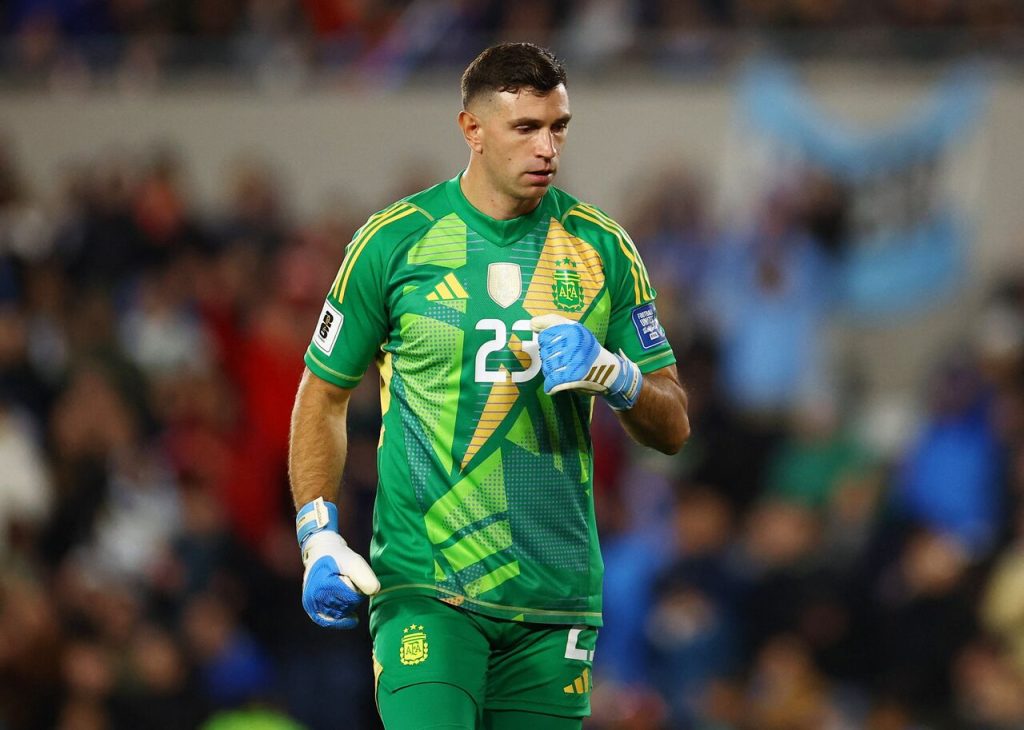 حقوق امیلیانو مارتینز - مجله خبری لیورپول حقوق امیلیانو مارتینز