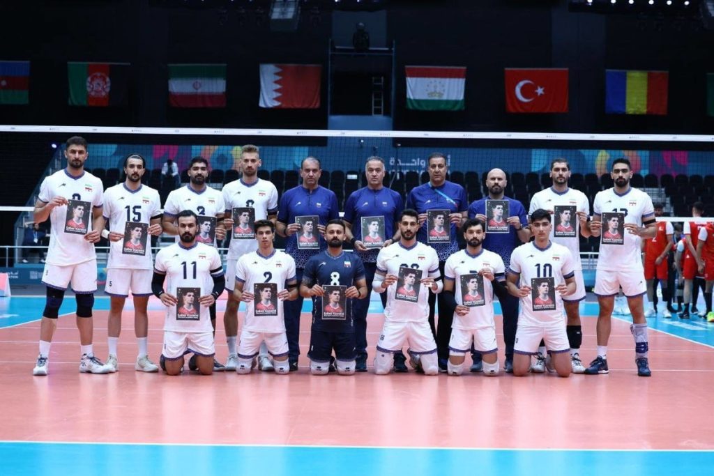 یادبود صابر کاظمی قبل از آغاز بازی ایران و بحرین - مجله خبری لیورپول یادبود صابر کاظمی قبل از آغاز بازی ایران و بحرین