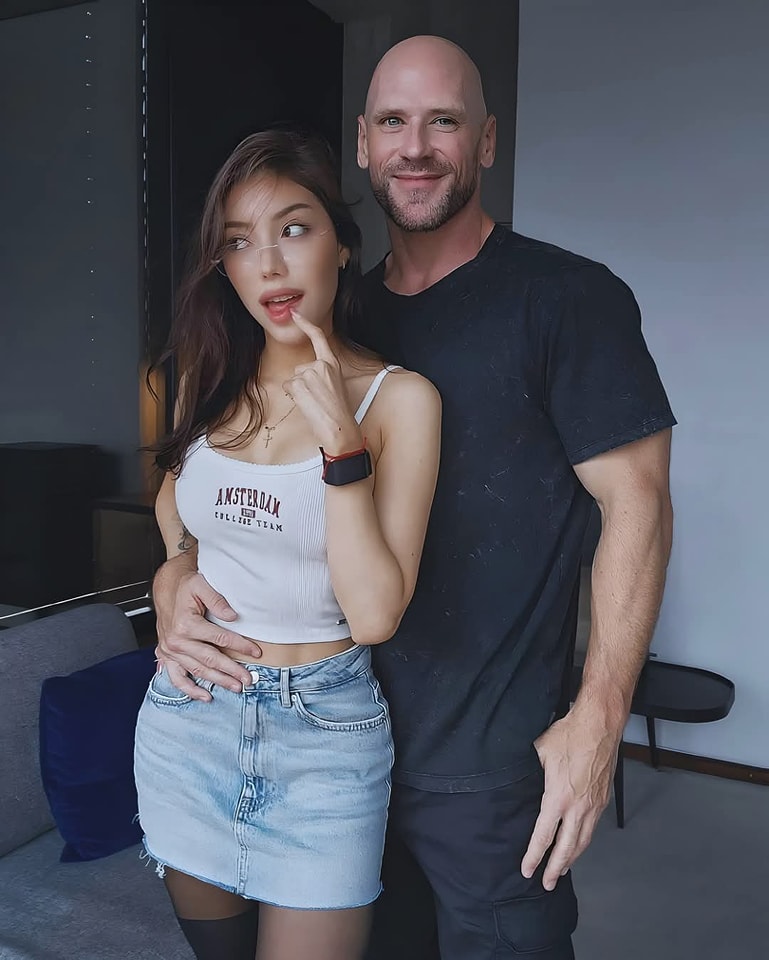 جانی سینز پورن استار عکس