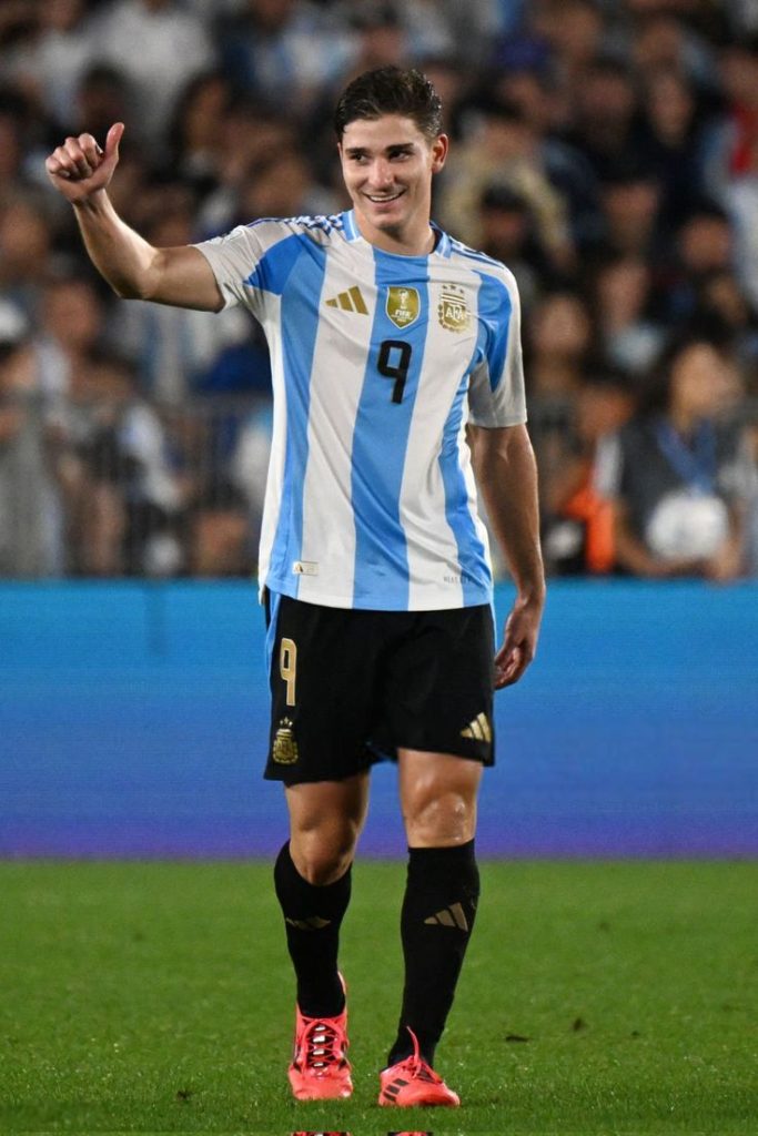 خولیان آلوارز در تیم ملی آرژانتین عکس ها - مجله خبری لیورپول خولیان آلوارز در تیم ملی آرژانتین عکس ها