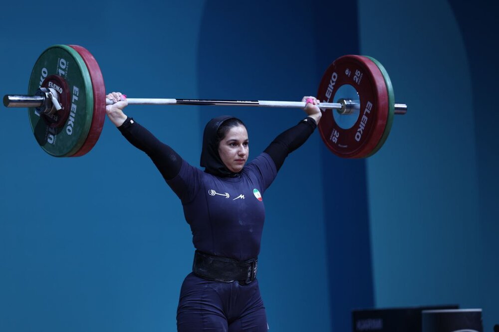 وزنه برداری ریحانه کریمی در مسابقات 