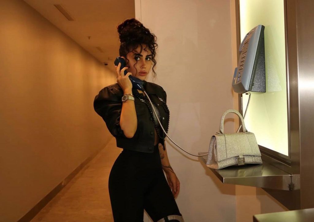 مبینا نامداری - مجله خبری لیورپول مبینا نامداری